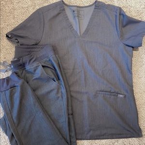 FIGS Women’s Scrub Set